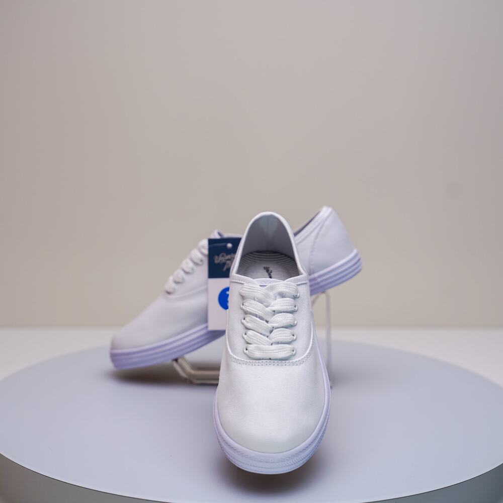 Universal Thread Lunea White Canvas Sneakers Size 7W NWT - Picture 5 of 6